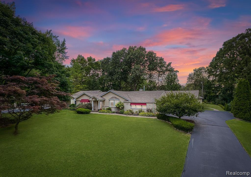 4354 Far Hill Drive, Bloomfield Hills, MI 48304 — front exterior