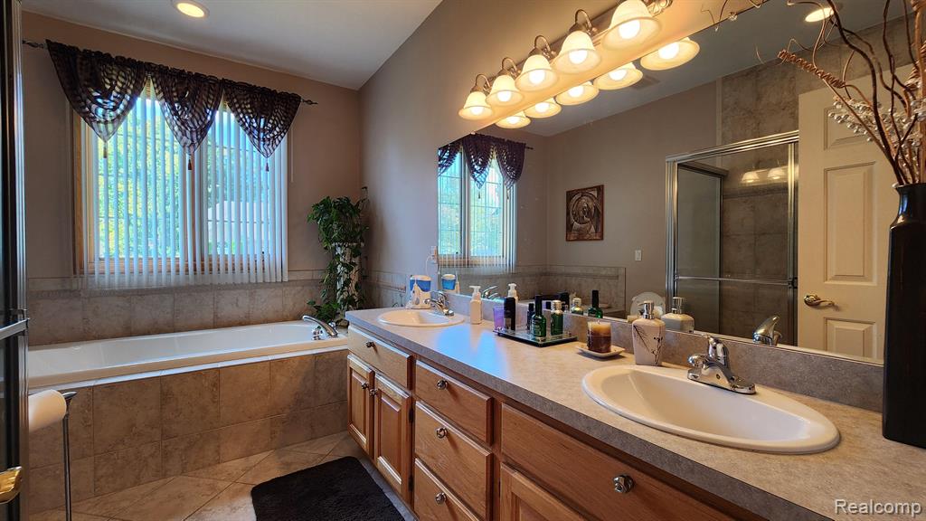 49828 SHELBY CREEK Drive, Shelby Twp, MI 48317 — Photo 31