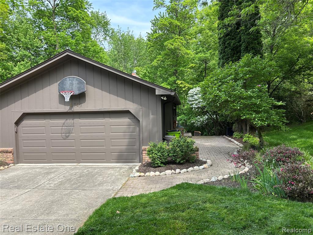 4757 Hardwoods Drive, West Bloomfield, MI 48323 — Photo 5