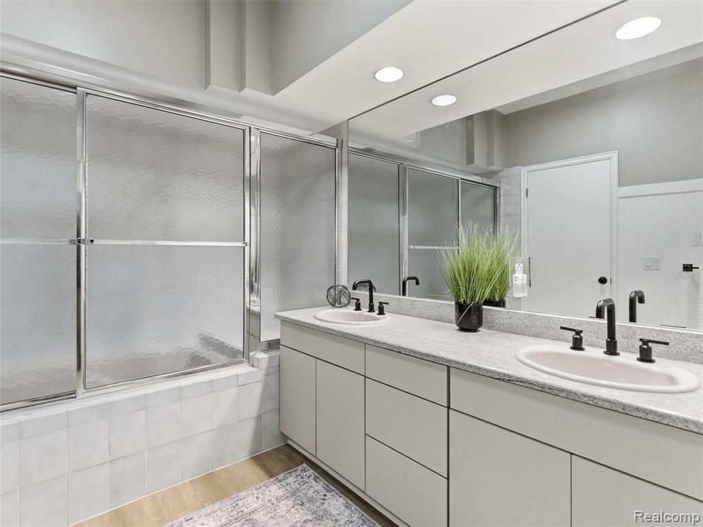 4227 Newcastle Drive, Clarkston, MI 48348 — Photo 40