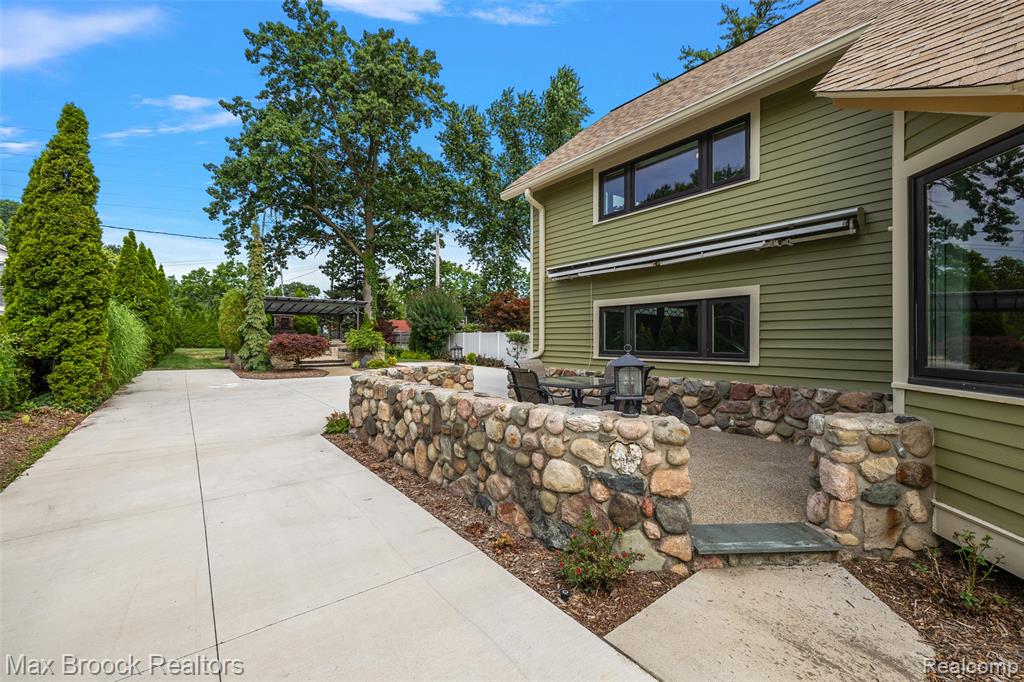 3642 Orchard Lake Road, West Bloomfield, MI 48324 — Photo 24