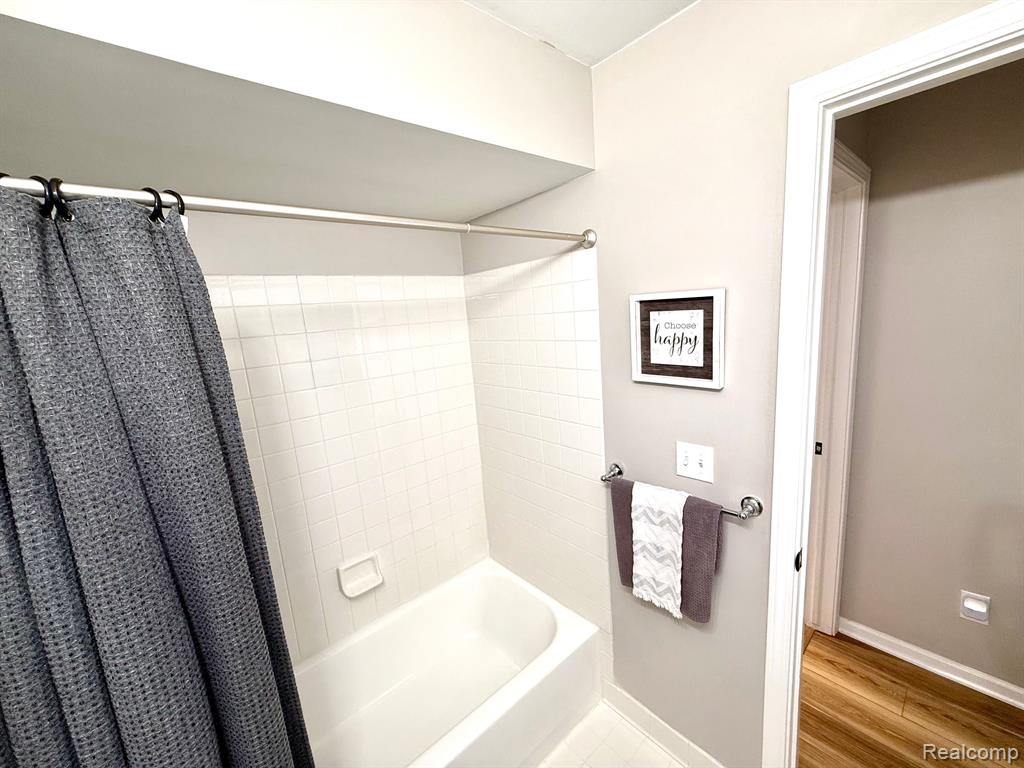 56467 CHESAPEAKE Trail, Utica, MI 48316 — Photo 17