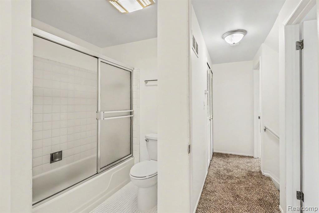 8232 Karam Boulevard, Warren, MI 48093 — Photo 15