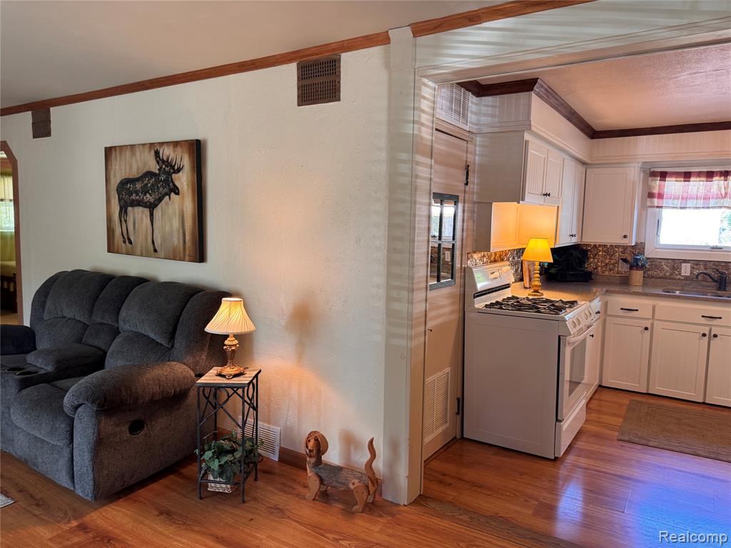 957 Miller Road N, Lake Orion, MI 48362 — Photo 18