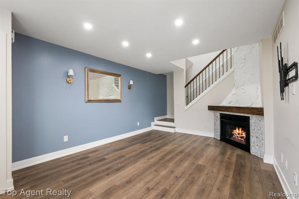 38887 Country Circle, Farmington Hills, MI 48331 — Photo 12