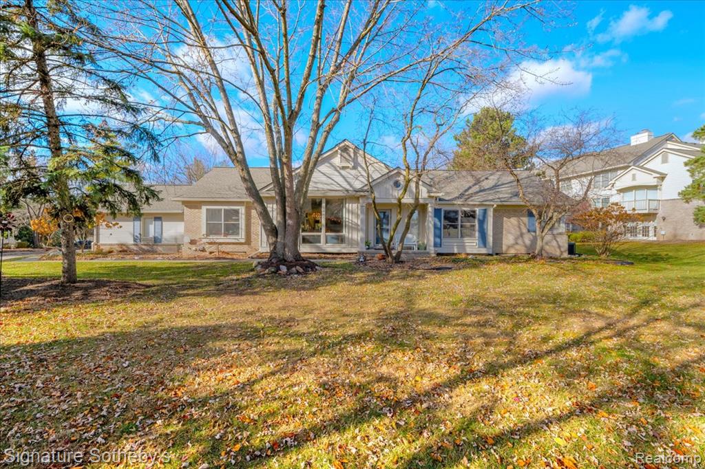 7525 Danbury Drive, West Bloomfield, MI — Photo 20