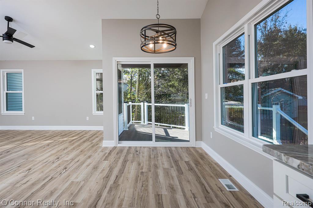 2047 Edward Lane East, MI — Photo 6