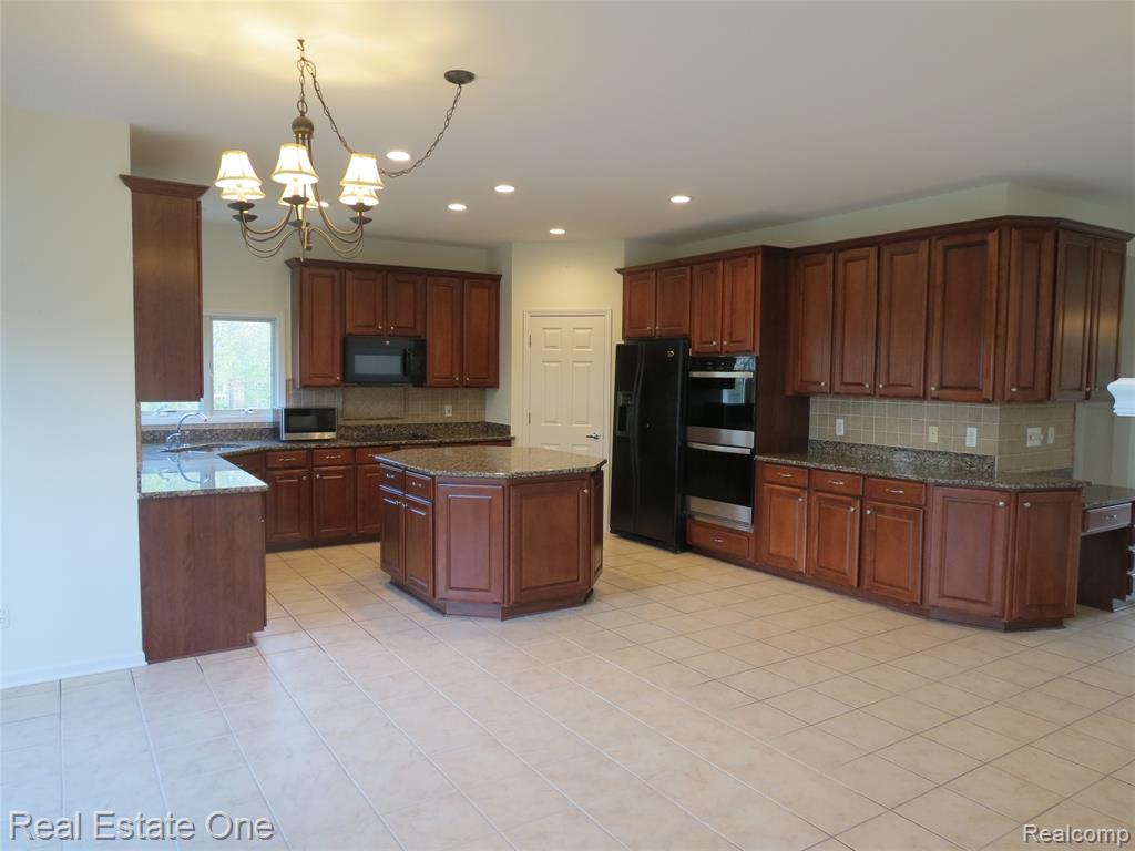 45702 Balfour Court, Novi, MI 48377 — Photo 6