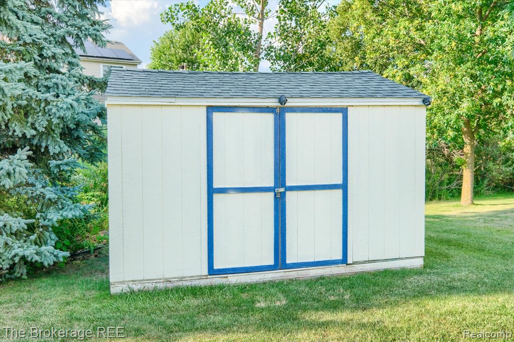 5281 Magnolia Drive, Grand Blanc, MI 48439 — Photo 6