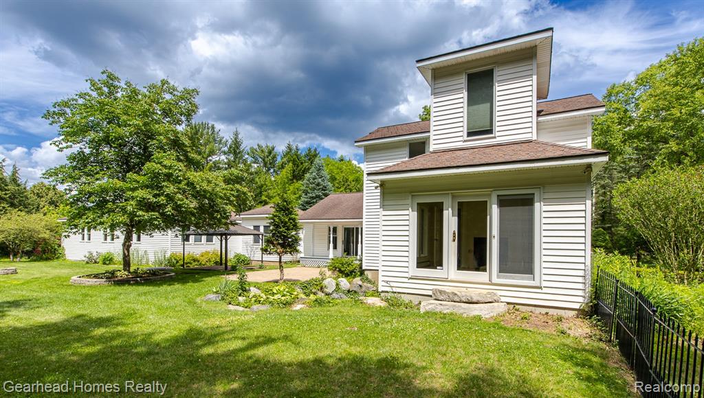 6296 Elizabeth Lake Road, Waterford, MI 48327 — Photo 92