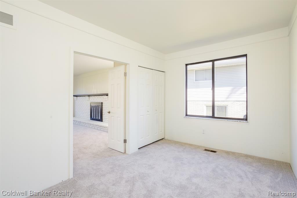 46038 SPINNING WHEEL Drive, Canton, MI 48187 — Photo 18