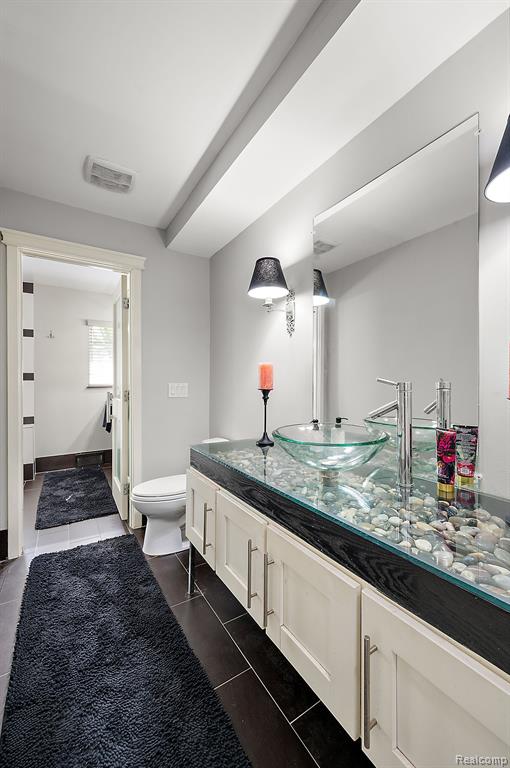 6491 HILLS Drive, Bloomfield Hills, MI 48301 — Photo 20