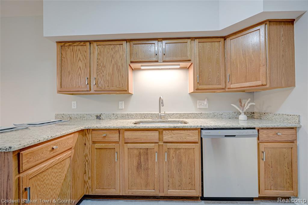 1110 Rial Lake Drive, Howell, MI 48843 — Photo 11