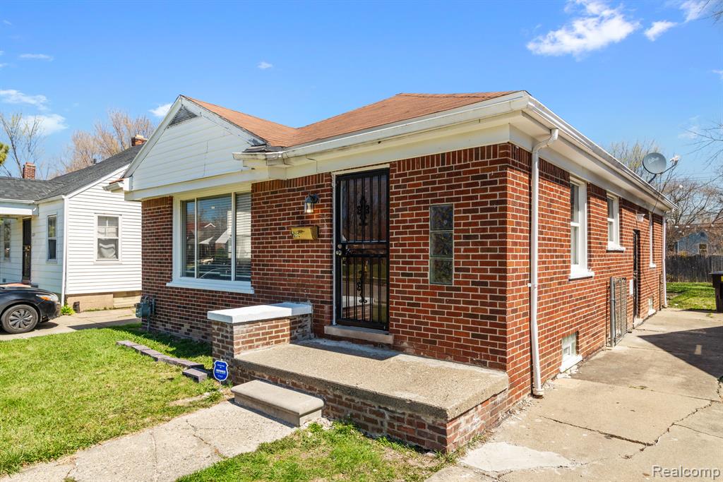 7668 HEYDEN Street, Detroit, MI 48228 — Photo 2