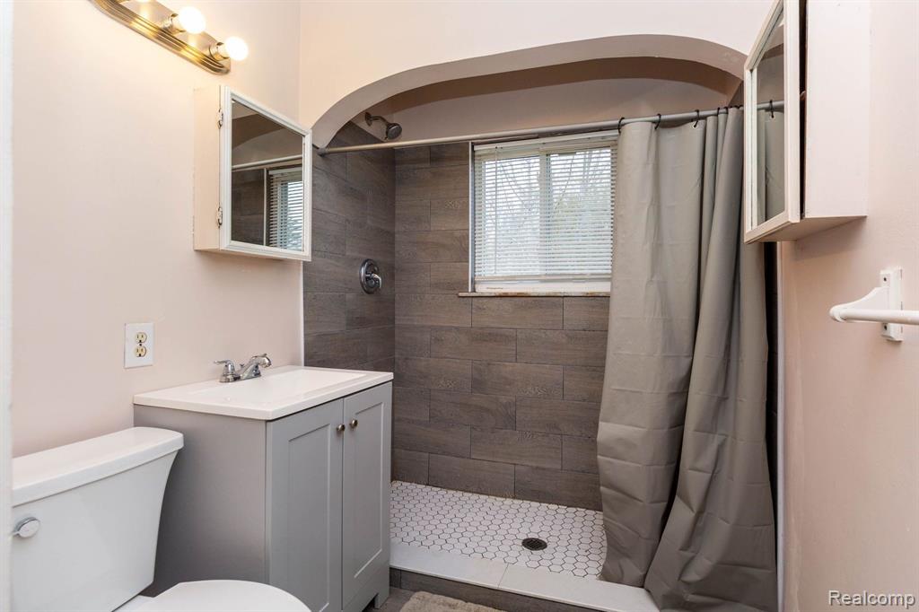 8175 BELLMAN, Shelby Twp, MI 48316 — Photo 16
