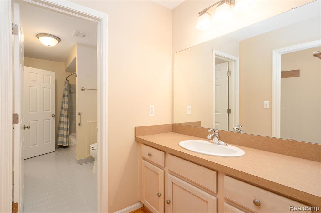 47248 Malburg Way Drive, Macomb, MI 48044 — Photo 48