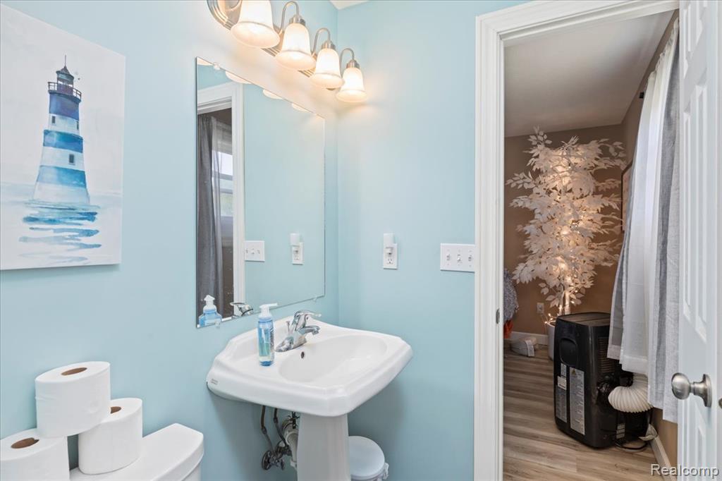 607 W Henry Street, Charlotte, MI 48813 — Photo 23