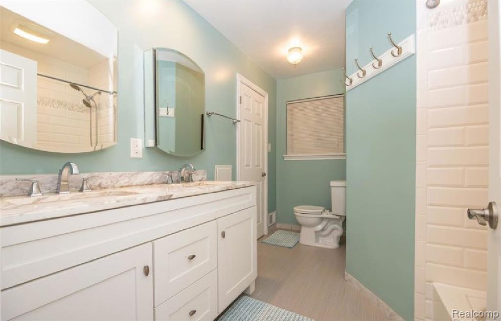27621 Thomas Avenue, Warren, MI 48092
