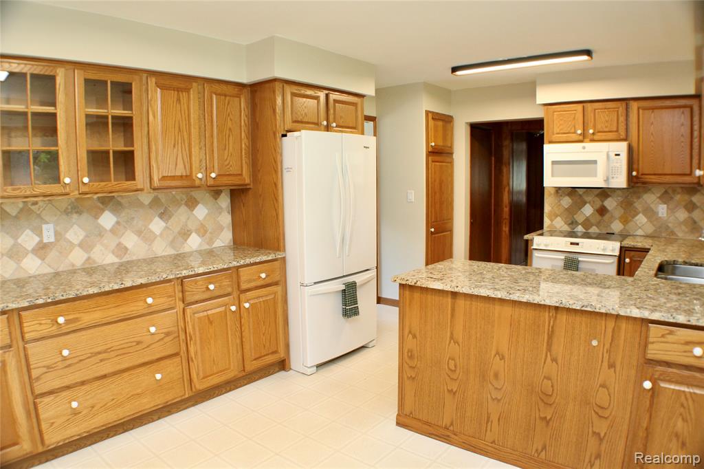821 Castlebar Drive, Rochester Hills, MI 48309 — Photo 5