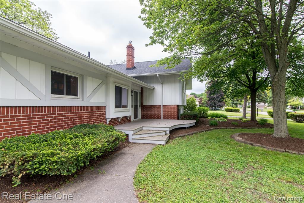 6845 Tamerlane Drive, West Bloomfield, MI — Photo 3