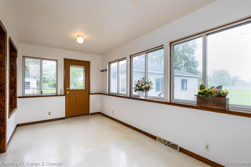 2548 Hearthside Drive, Ypsilanti, MI 48198 — Photo 11