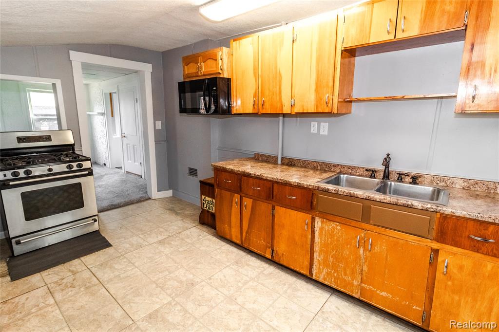 6 Law Street, Lapeer, MI 48446 — Photo 4