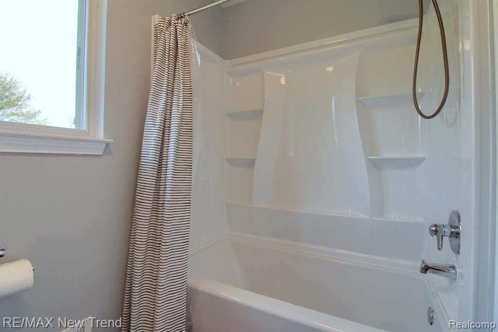 9457 DALEVIEW Drive, South Lyon, MI 48178 — Photo 29