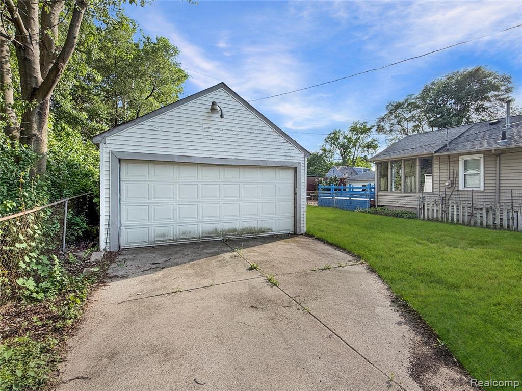 4993 Gateshead Street, Grosse Pointe, MI 48236 — Photo 26