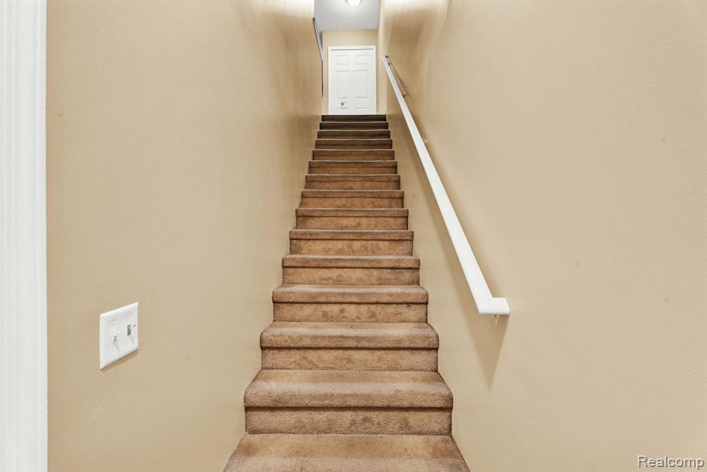 5379 Twin Oaks Drive, Sterling Heights, MI 48314 — Photo 7