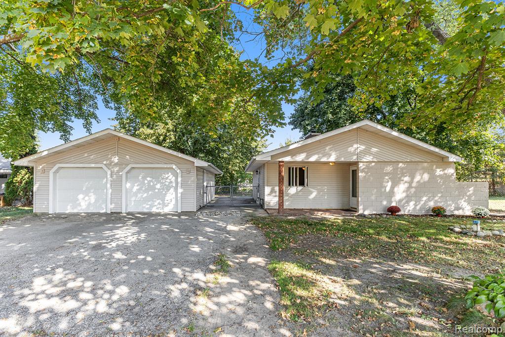 320 Barker Road, Whitmore Lake, MI 48189 — Photo 2