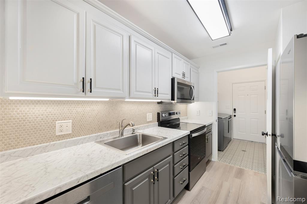 686 Peninsula Court, Ann Arbor, MI 48105 — Photo 13