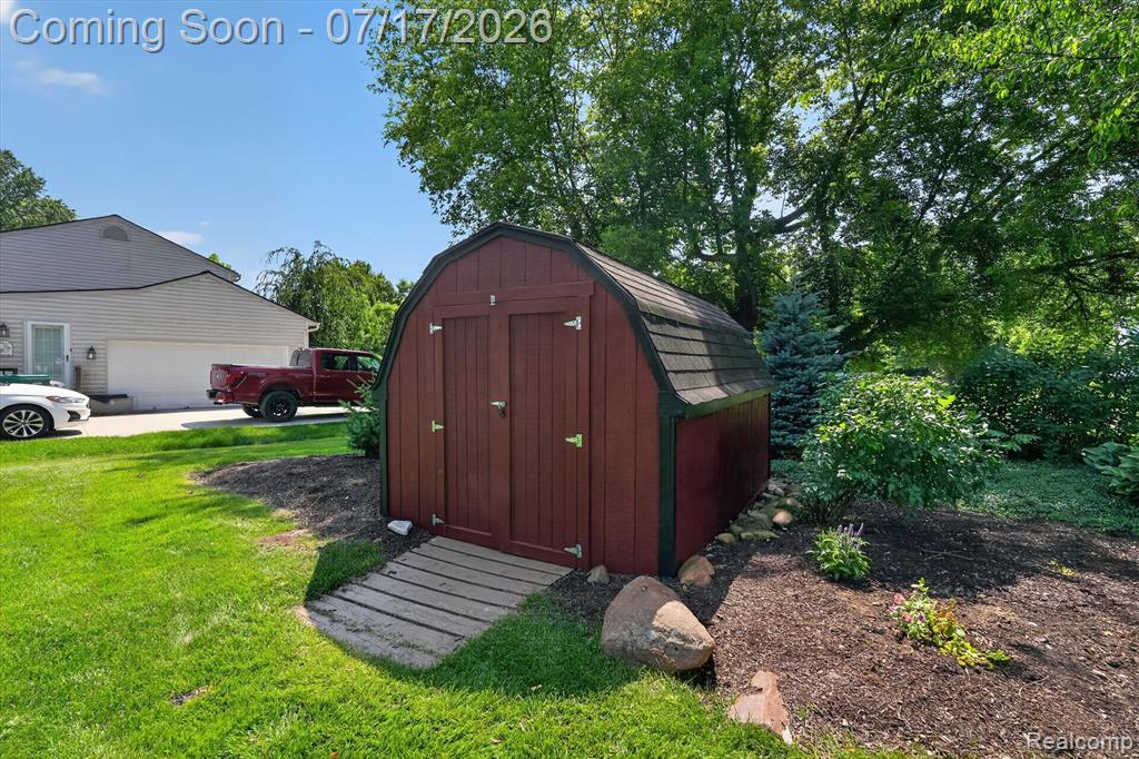 60309 Lamplighter Drive, New Hudson, MI 48165 — Photo 43