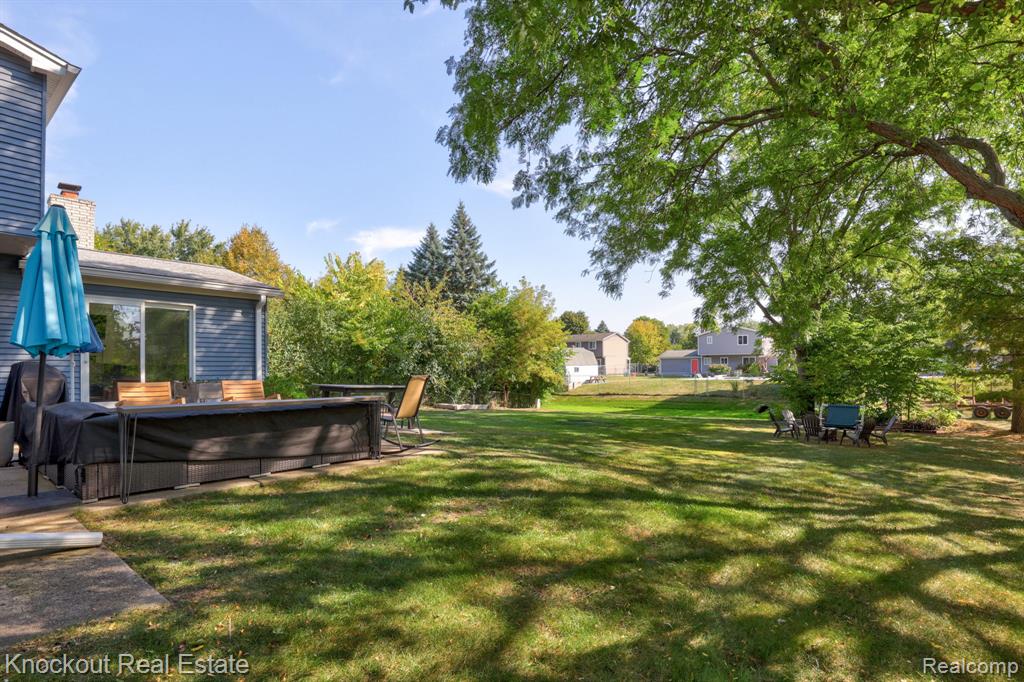 6157 Barker Circle, Waterford, MI 48329 — Photo 41