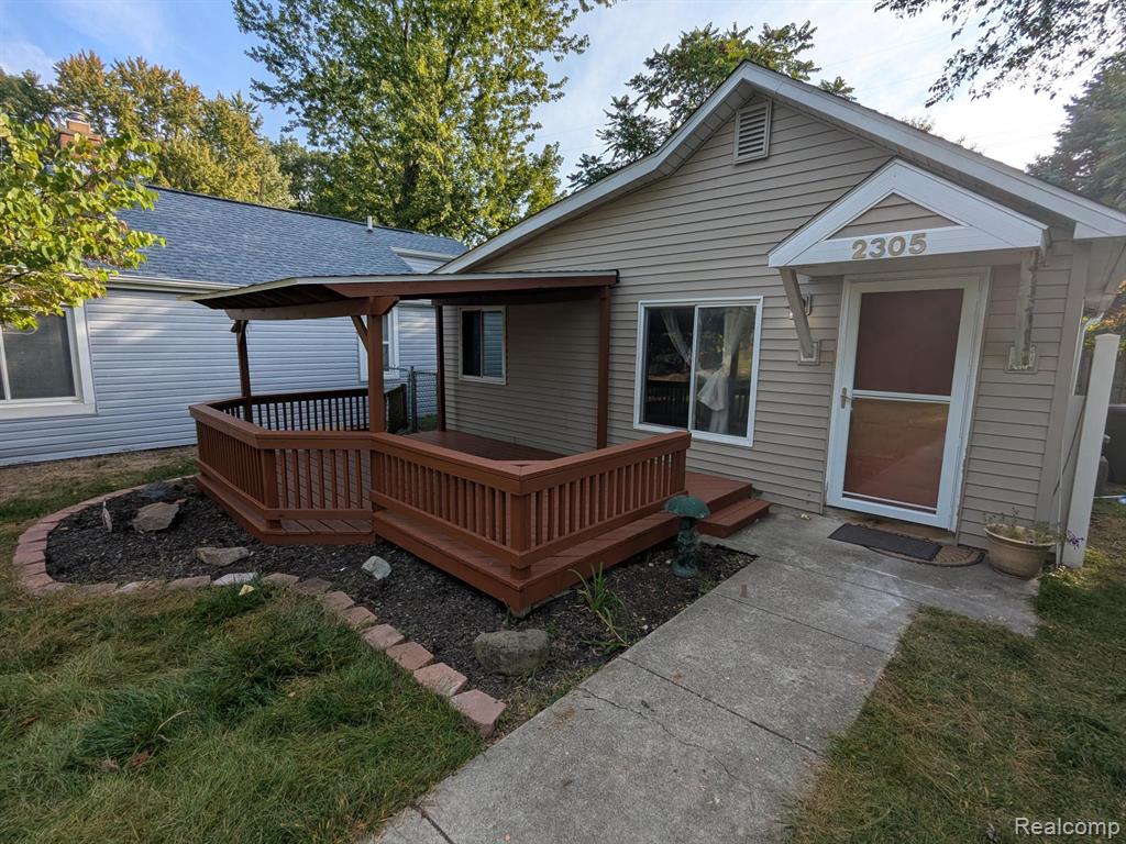 2305 Hester Court, Keego Harbor, MI 48320 — Photo 3