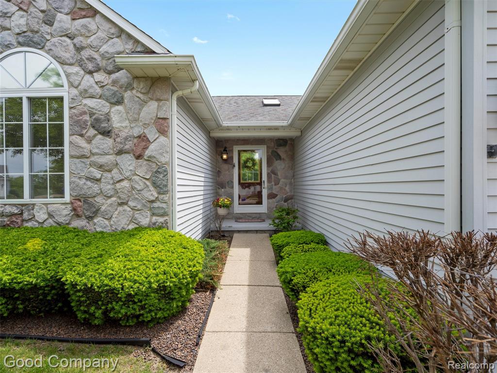 864 Challenging Trail, South Lyon, MI 48178 — Photo 4