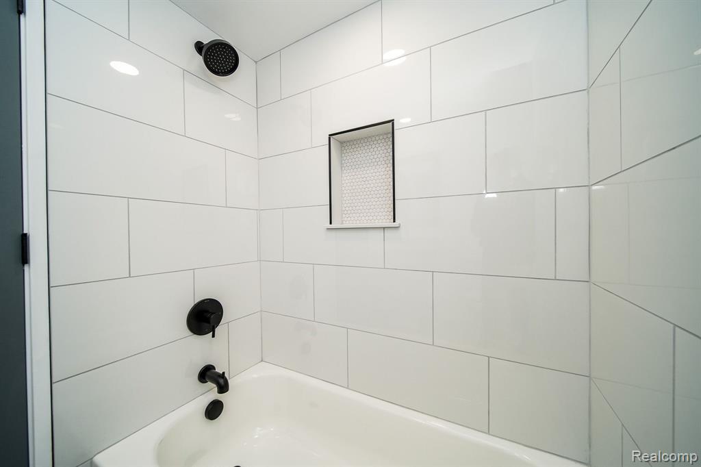 6522 ELLINWOOD Drive, White Lake, MI 48383 — Photo 39