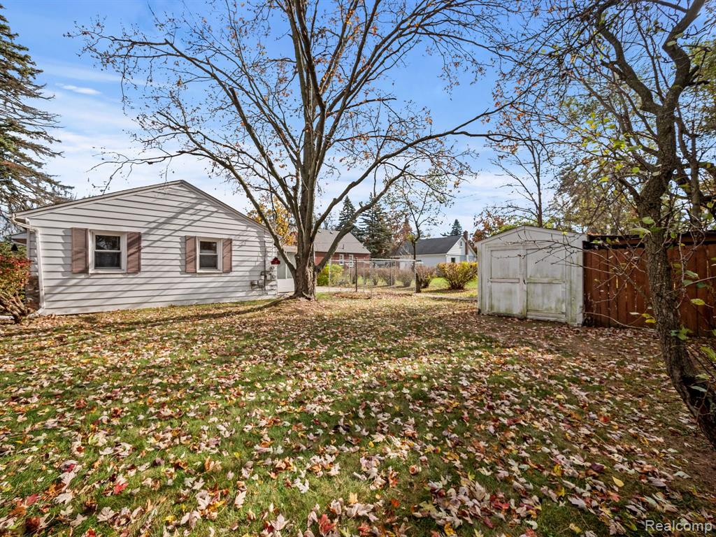 7324 POWERS Court, Shelby Twp, MI 48317 — Photo 22