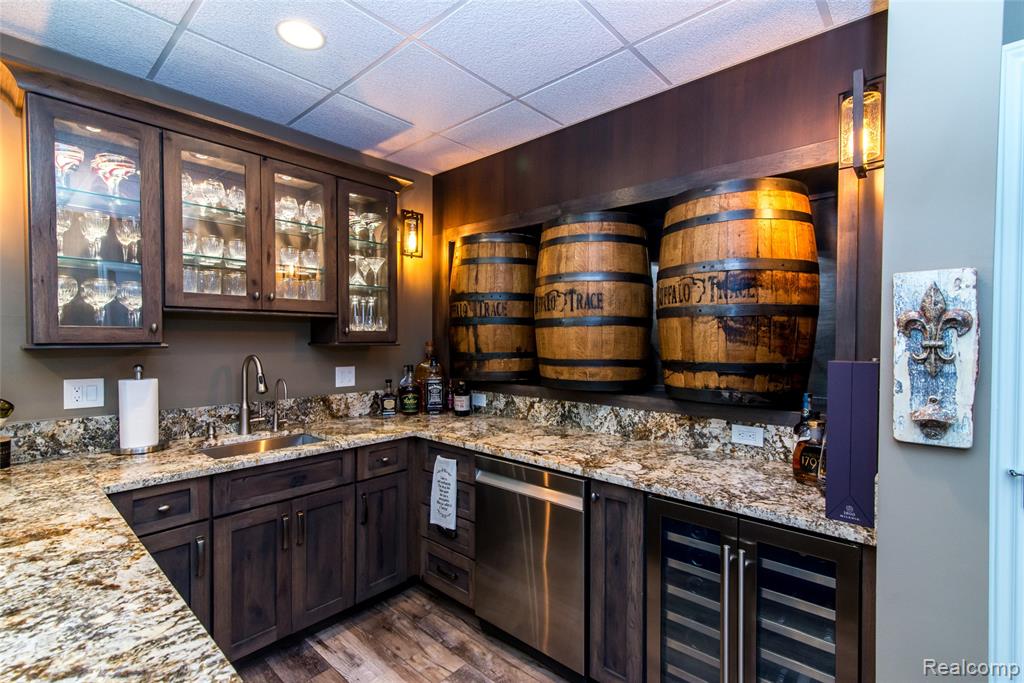 3166 W Beach Lake Drive, Milford, MI, 48380