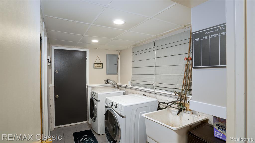 876 Panorama Court, Milford, MI 48381 — Photo 14
