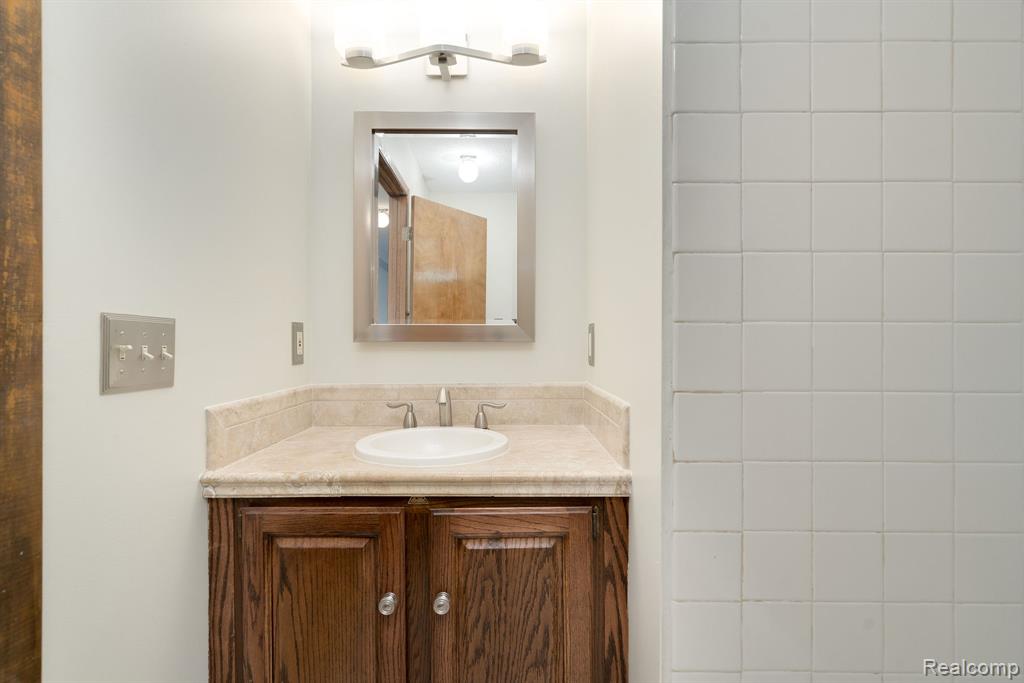 9721 Klais Road, Clarkston, MI 48348 — Photo 32