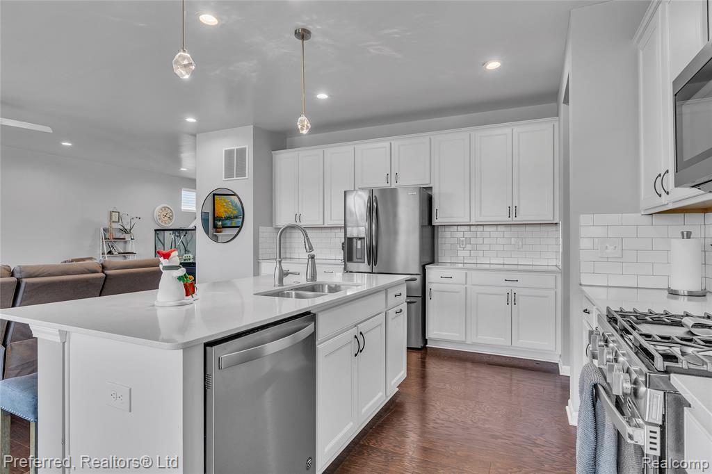 49720 Shoreline Drive, Canton, MI 48187 — Photo 31
