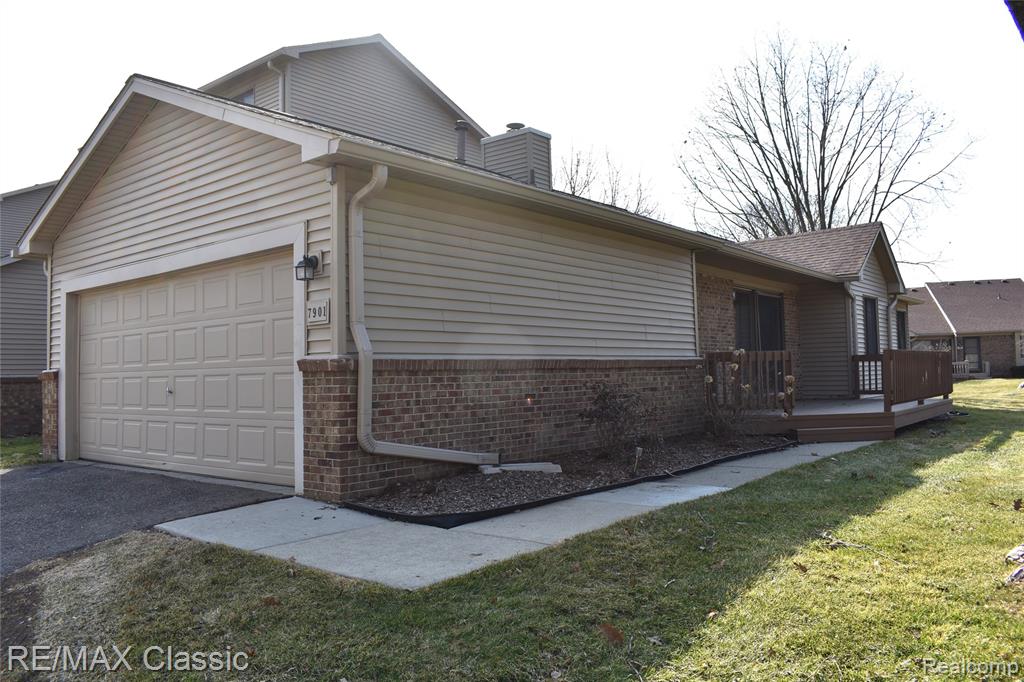 7901 Lawrence, West Bloomfield, MI — Photo 3