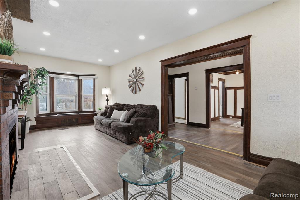 839 Webb Street, Detroit, MI 48202 — Photo 10