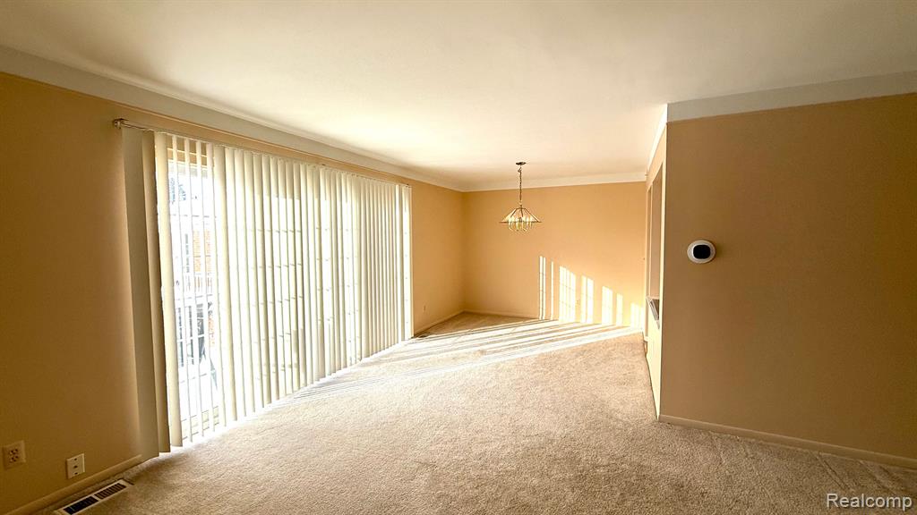 470 FOX HILLS Drive N, Bloomfield Hills, MI 48304 — Photo 7