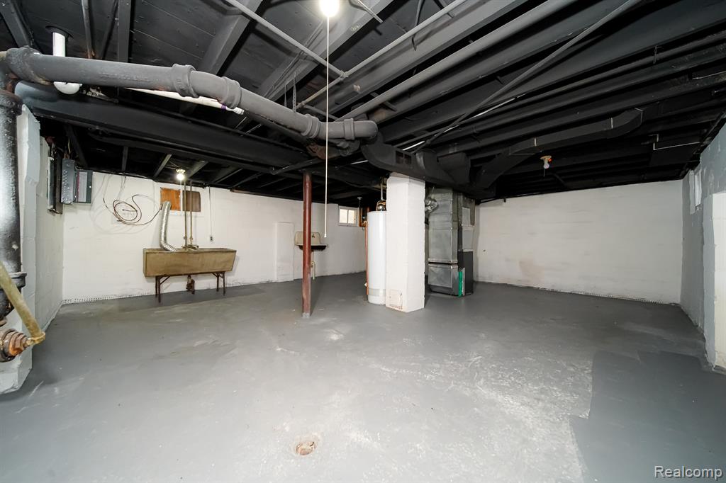 74 W BERNHARD Avenue, Hazel Park, MI 48030 — Photo 42