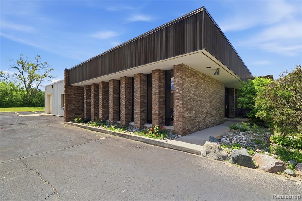 5081 Exchange Drive, Flint, MI 48507 — Photo 5