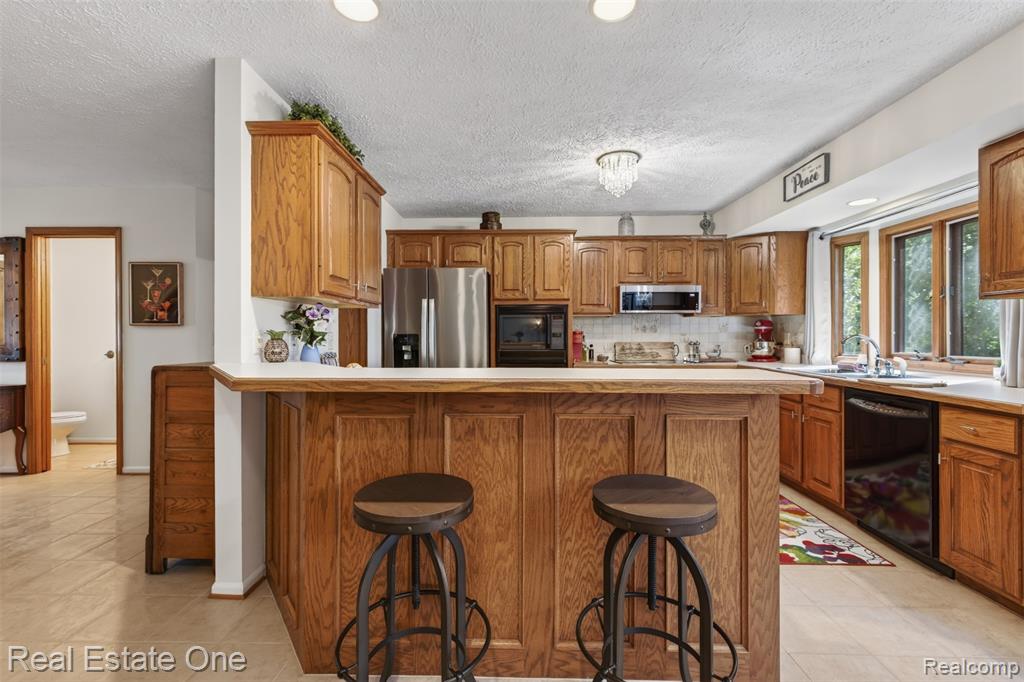 6586 Scenic Pines Court, 43, Clarkston, MI — Photo 21