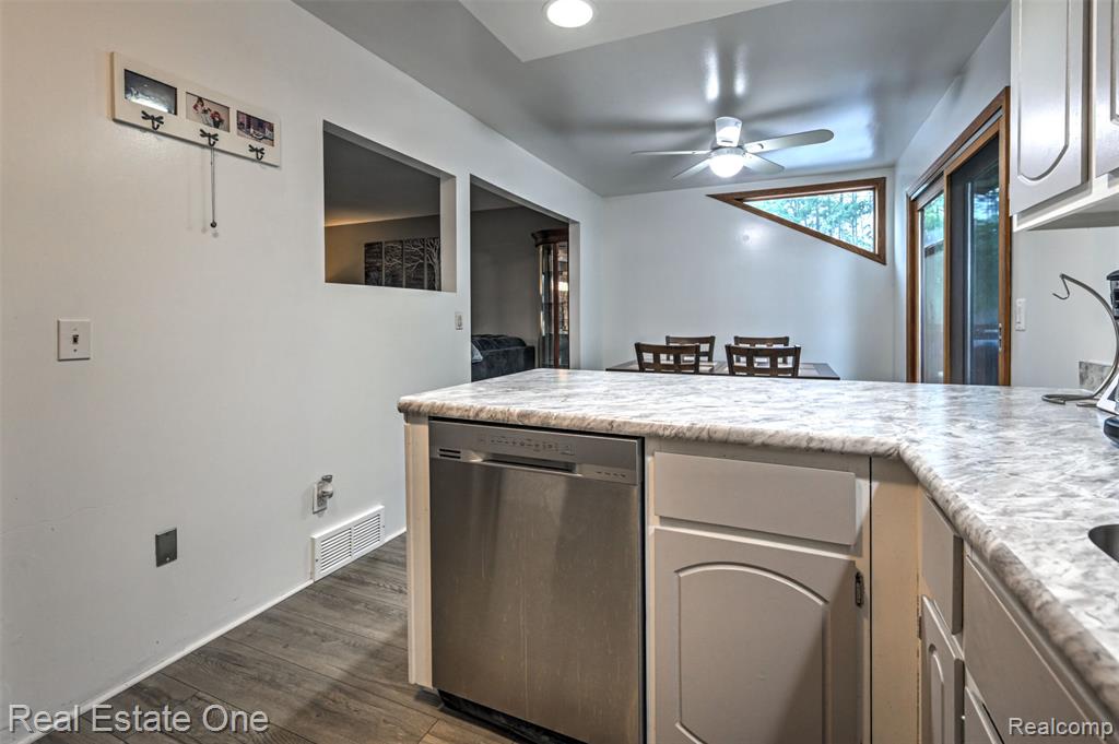 3956 S Sashabaw Road, Clarkston, MI 48348 — Photo 34