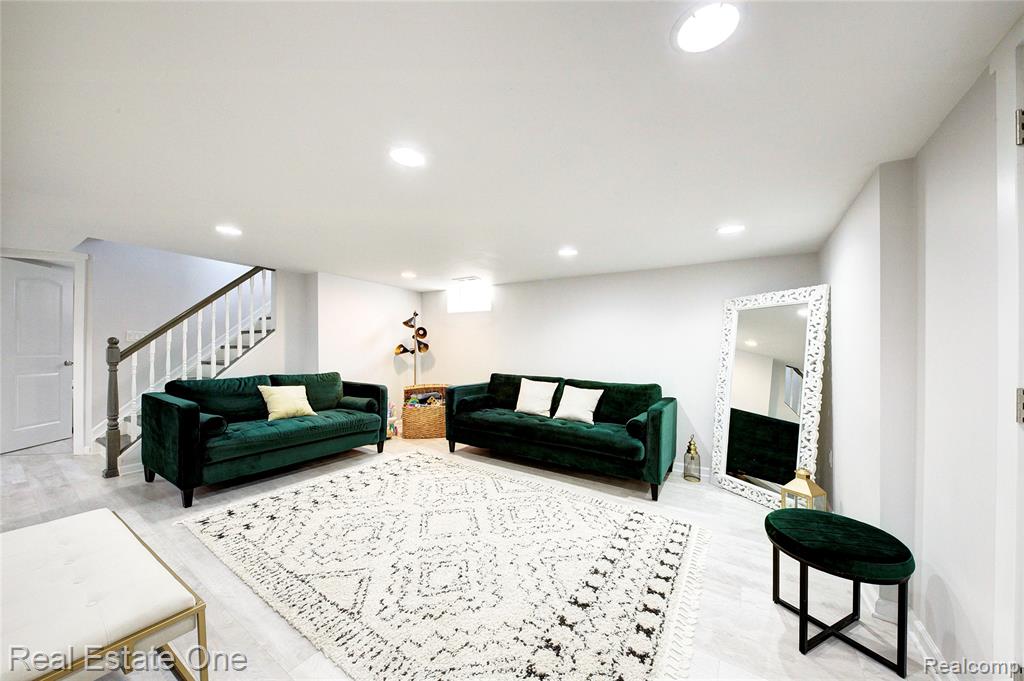 8126 Dale Street, Dearborn Heights, MI 48127 — Photo 55