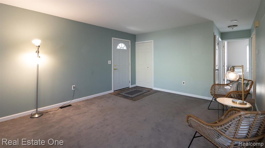 1882 NEWPORTE CT, 242, Royal Oak, MI 48073 — Photo 11